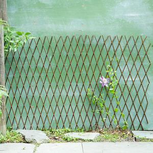 Expandable Willow Diamond Fence