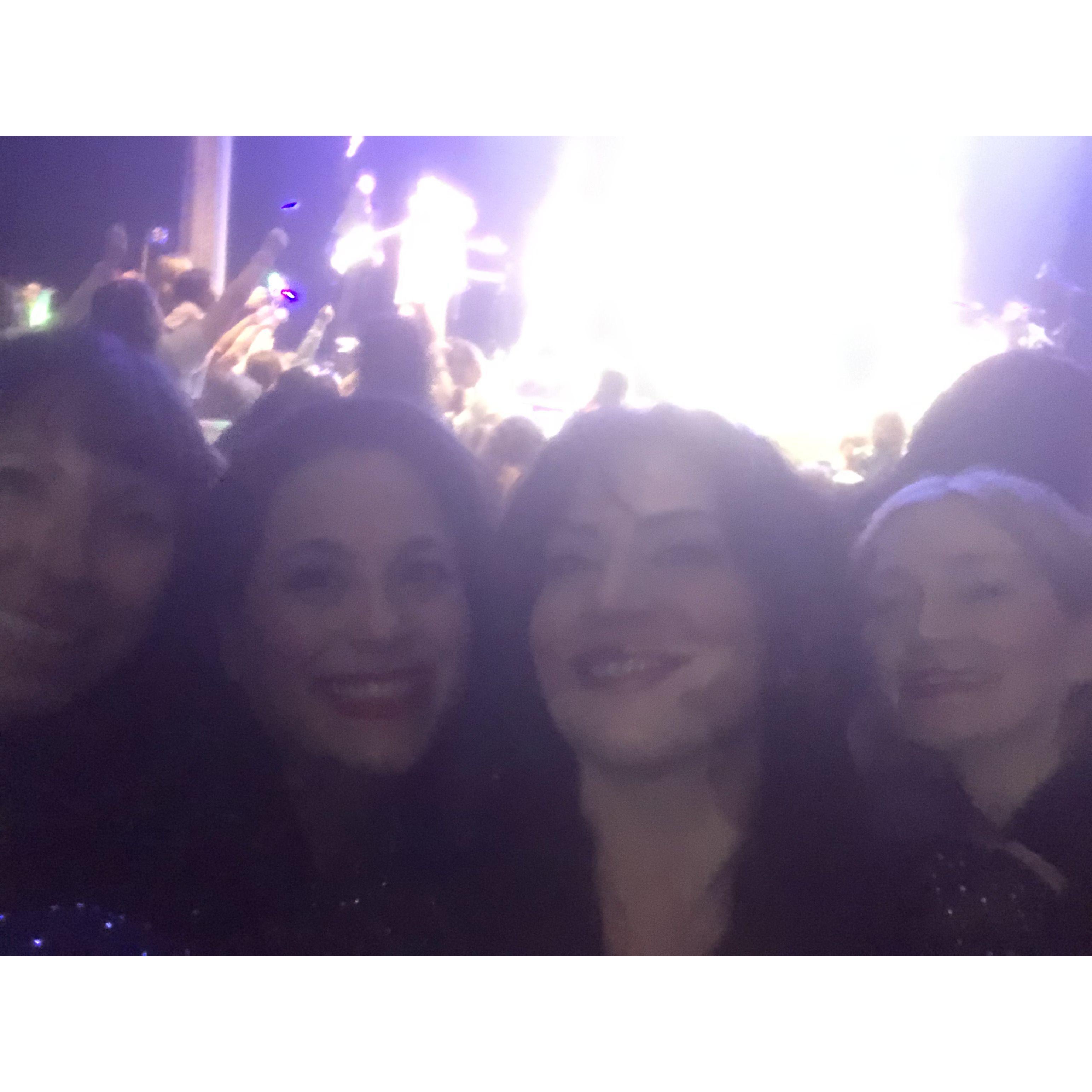 Dana, Rachel, Madeline, & Lindsey at fake Taylor Swift in Glenside!