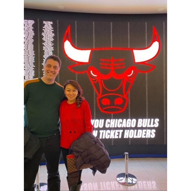 Surprise surprise...our first NBA game and it's with Debbie's favorite teams!  Go Bulls! Go Warriors!