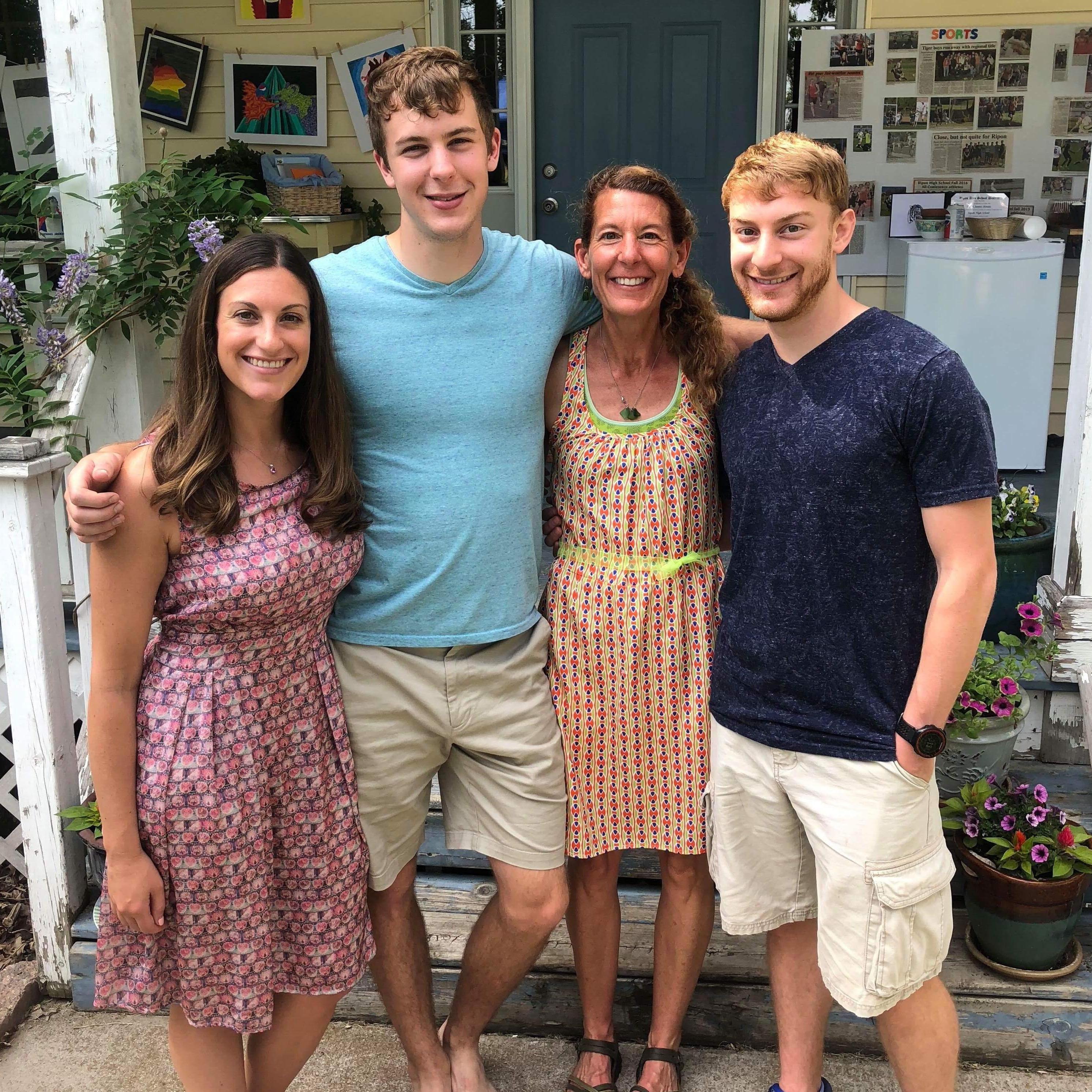 Della, Noah, Riley and Mom