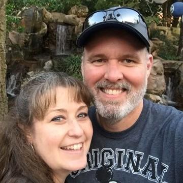 As part of our Florida adventure, we went to Epcot. A place neither of us had been before. If you haven't been, we highly recommend it!