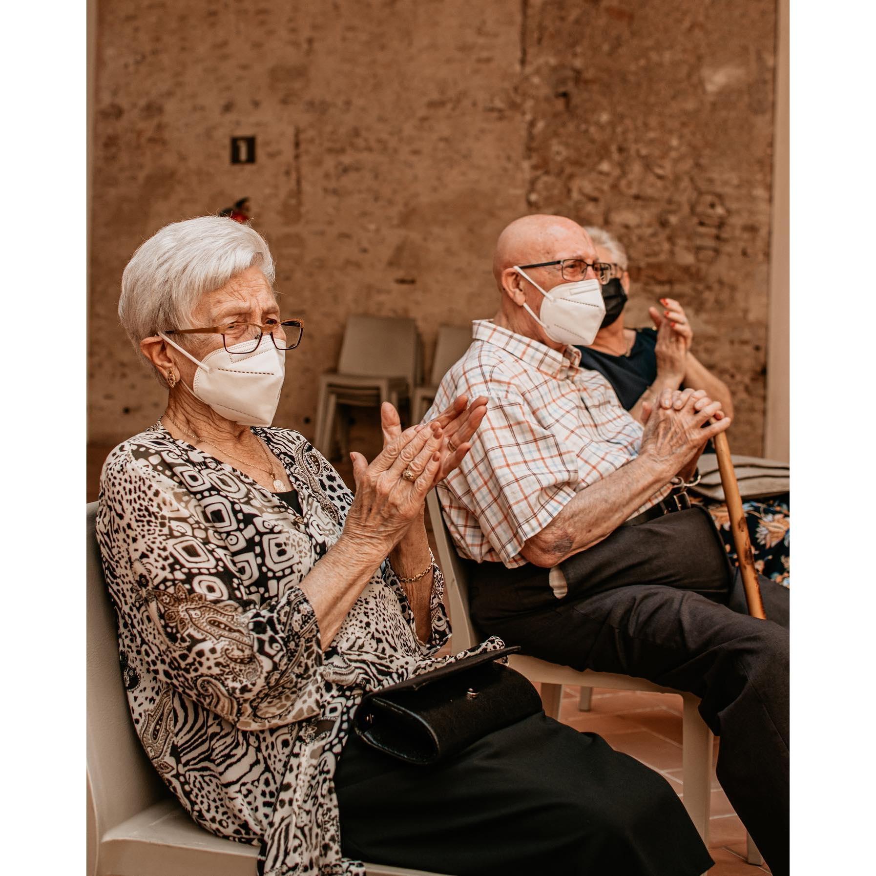 Manu's grandparents at our ceremony in Valencia, Spain | Los abuelos de Manu en la ceremonia en Valencia