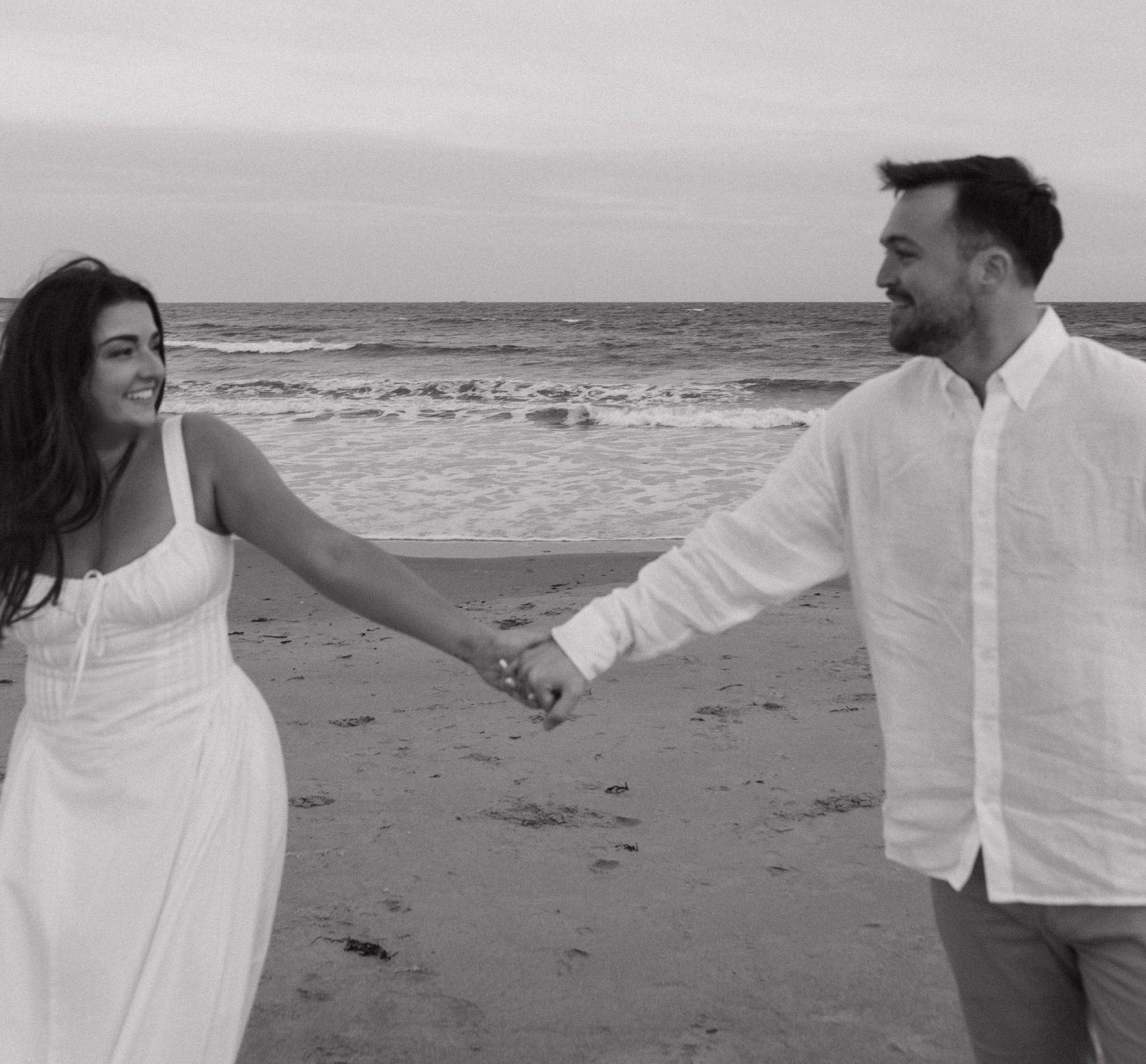 The Wedding Website of Danielle Thompson and Michael Saunders