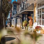 Stroll along Hope and Thames Streets