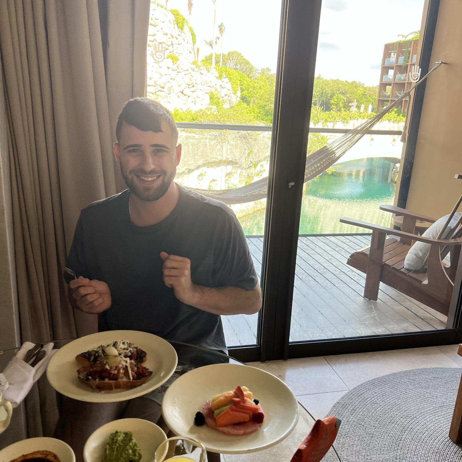 Room service is included at Xcaret, making it easy to enjoy delicious food even on a lazy day!With so many restaurants available, it's hard to try them all!