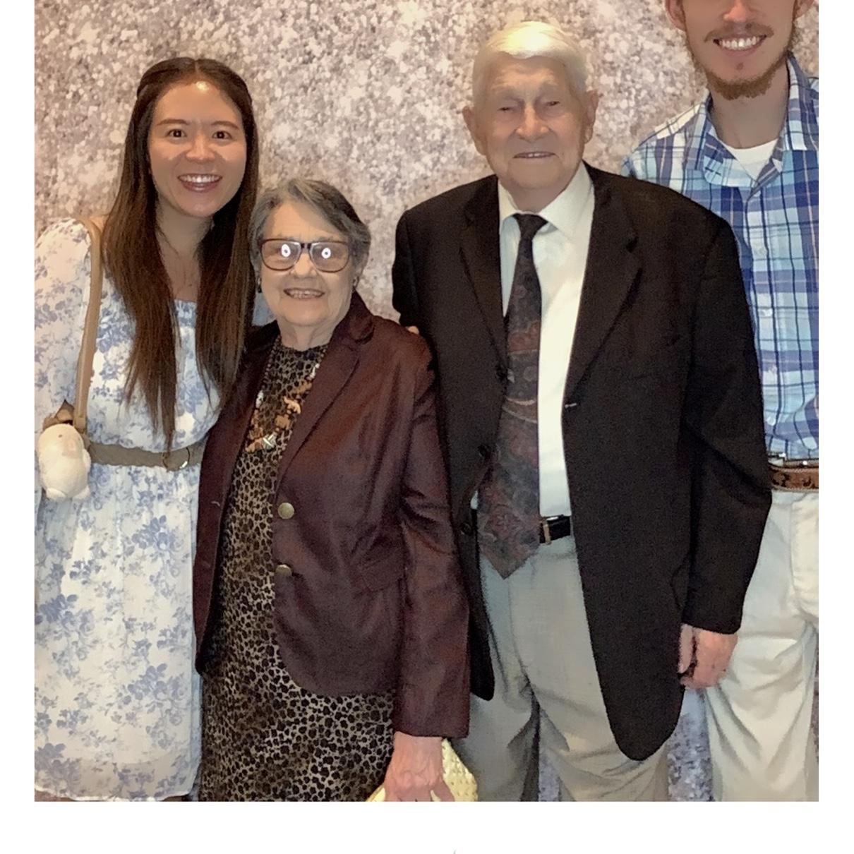 Grandpa Lindell and grandma Lenora celebrated their 70th anniversary last year, they are encouragent to Benjamin and Nina in many ways!