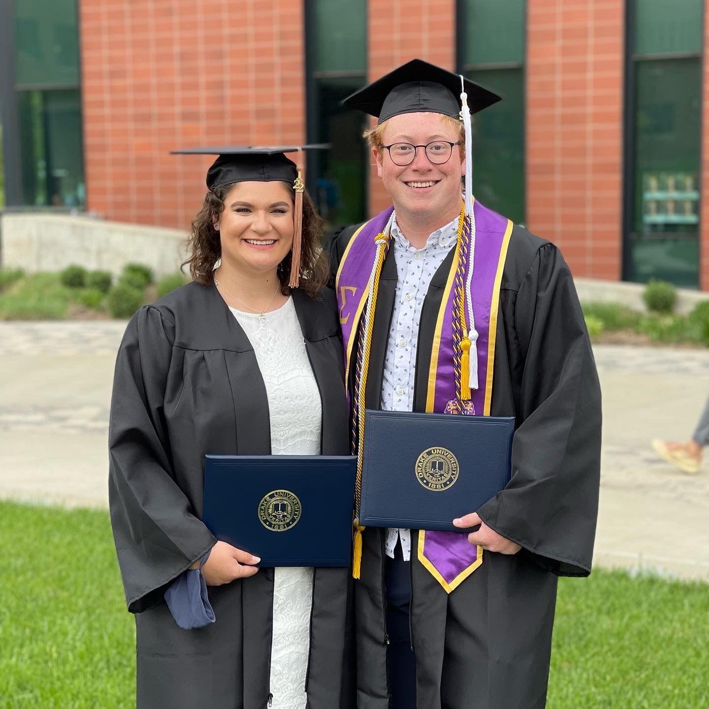 May 2022: Leigh earned degrees in International Business & International Relations with minors in Econ & Spanish. Saylor earned a dual degree in Graphic Design & Computer Science, with a Math minor!
