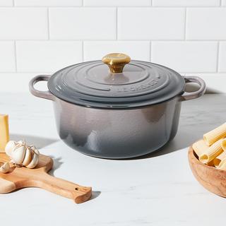 Le Creuset, Signature Round Dutch Oven - Zola