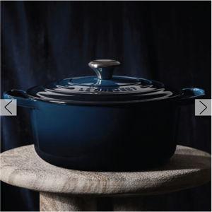 Signature Round Dutch Oven Nuit 7.25qt