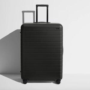 The Large Suitcase in Jetblack | Away
