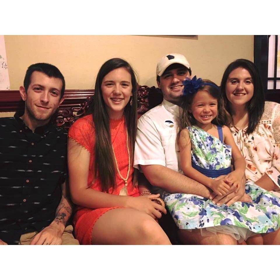 Delaney and her brothers (Blake and Cody), sister (Elle), and niece/flower girl (Emma)>
