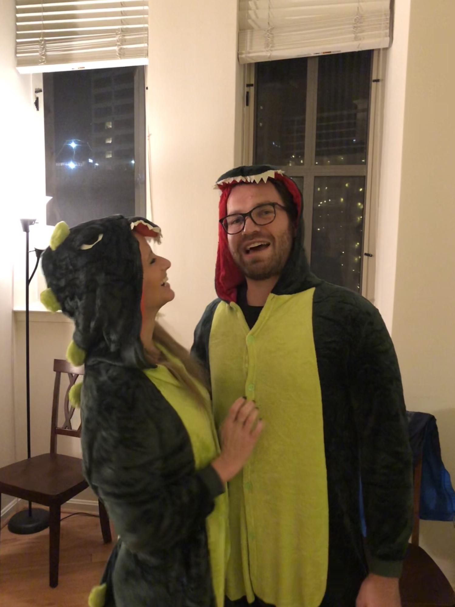 Halloween at Rachel’s (also a soon-to-be Ament) 
🦖 🦕 (one of the first times meeting her 🥰 and we decided to dress like this 🙊)