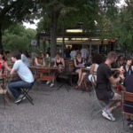 Pavillon am Ufer