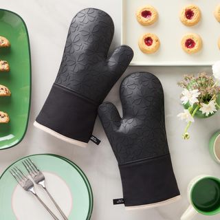 Spade Flower Oven Mitt, Set of 2