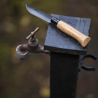 N°8 Folding Pocket Knife with Black Blade