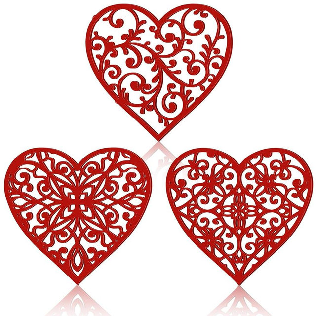 Lyrow Heart Cast Iron Trivet Set of 3 Cast Iron Pot Holders Decorative Metal Trivet Gift for Kitchen Countertop or Dining Table Vintage Design for Valentine‘s Day(Red)