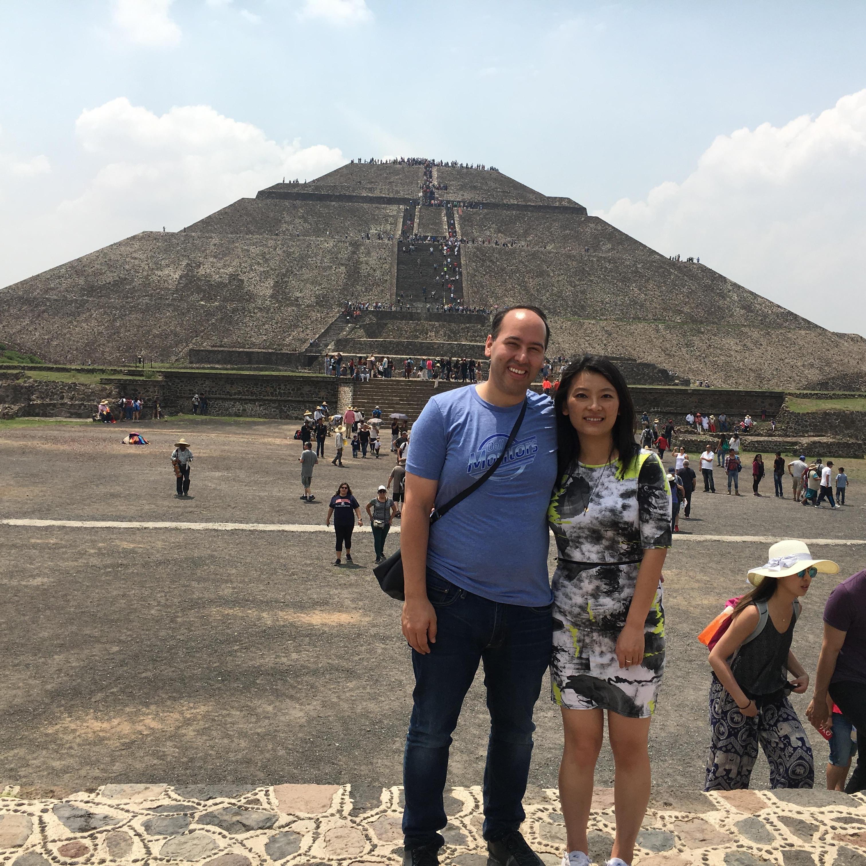 Diego and Tone before climbing the Mexican City pyramids