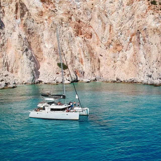 Boat Day Trip in Milos