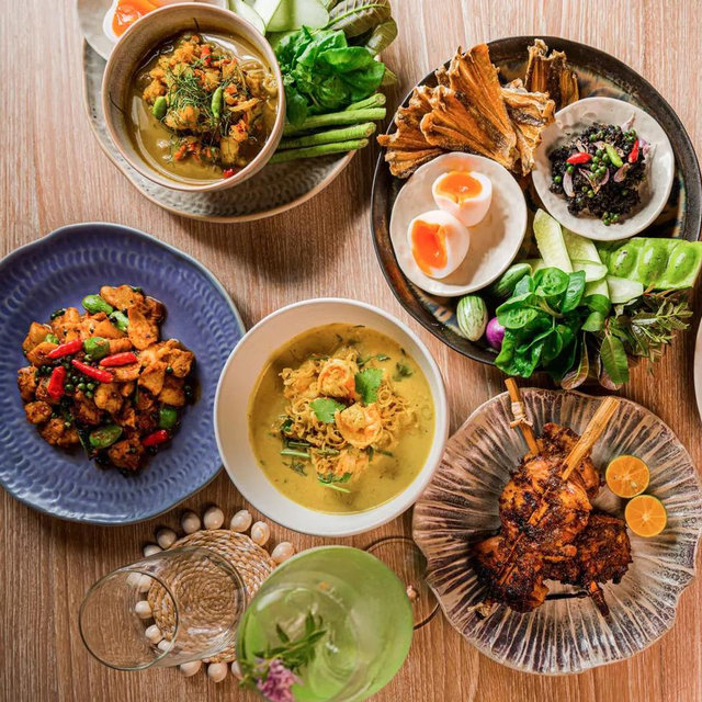 Dinner at Long Dtai