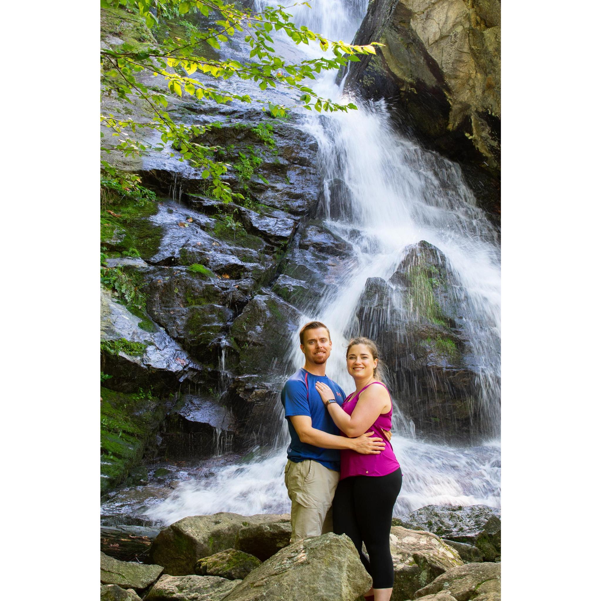Apple Orchard Falls hike in VA, Labor Day weekend 2020