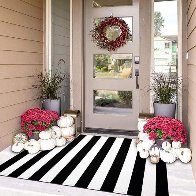 iOhouze Cotton Black and White Striped Rug 3x5 Outdoor Doormat Washable Woven Front Porch Decor Outdoor Indoor Welcome Mats for Front Door/Farmhouse/Entryway/Home Entrance Black and White Outdoor Rug