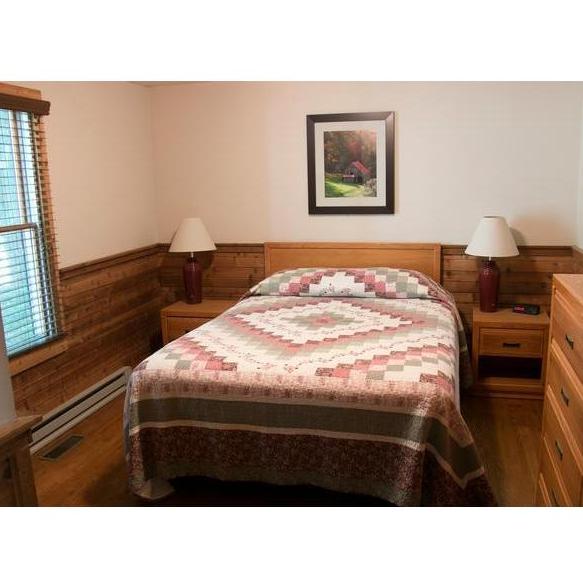 Cabin "private room" with queen bed