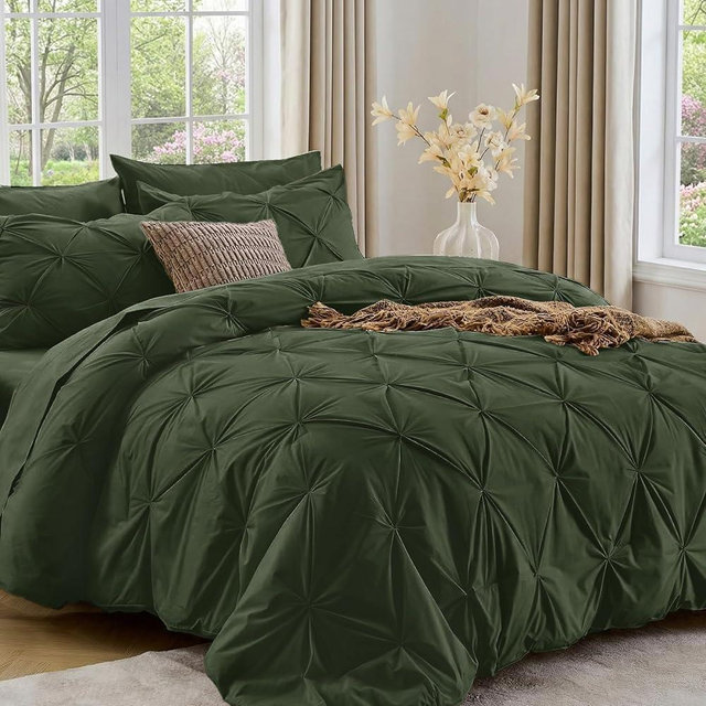 Sasttie Queen Comforter Set, 7-Piece Bed in a Bag, Pintuck Bedding Set for All Season, Includes Comforter, Flat Sheet, Fitted Sheet, Pillowcases and Pillowshams, Dark Green
