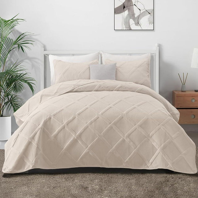 Exclusivo Mezcla Quilt Set California King Size, Soft Modern Striped Brich Beige Cal King Quilt Bedding Set for All Seasons, Lightweight Quilt Bedspread Coverlet Set (1 Quilt, 2 Pillow Shams)