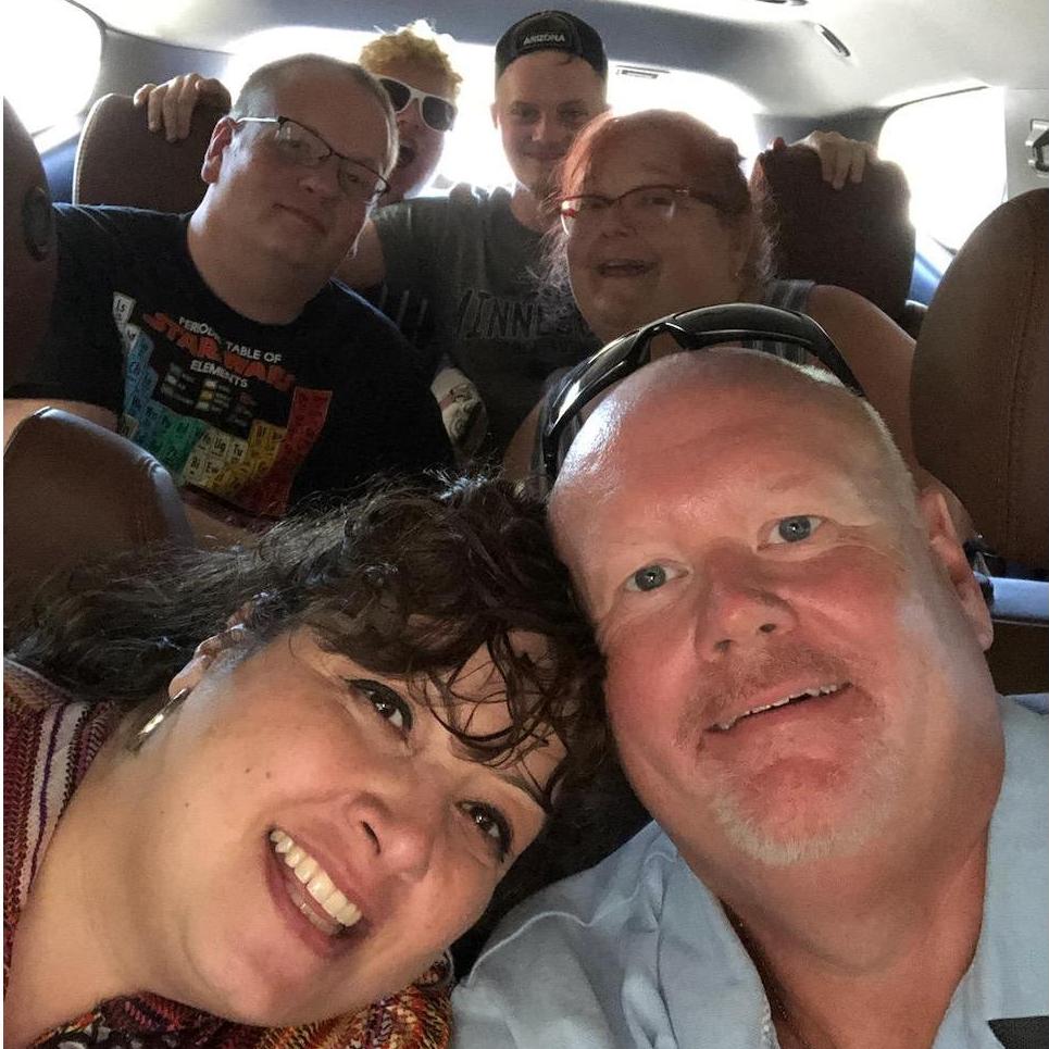 Surprise! One week into our courtship, Steven's Georgia family visited: brother Jonathan & beautiful wife Tonya, and nephews Samuel & Austin (Elsa's Chato & Tito).
Family Carpool Karaoke was a hit!