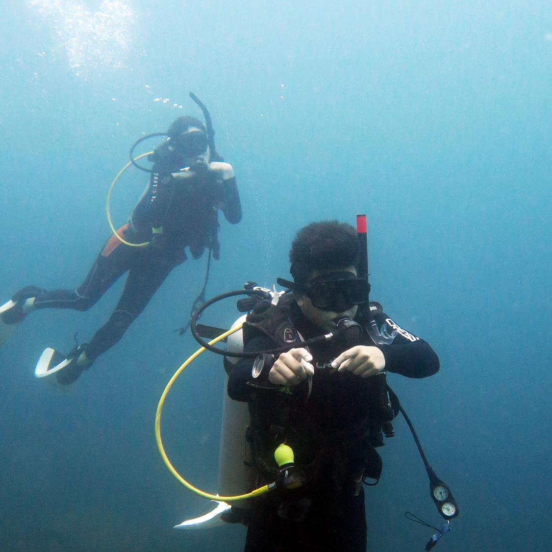 Deep below el nido