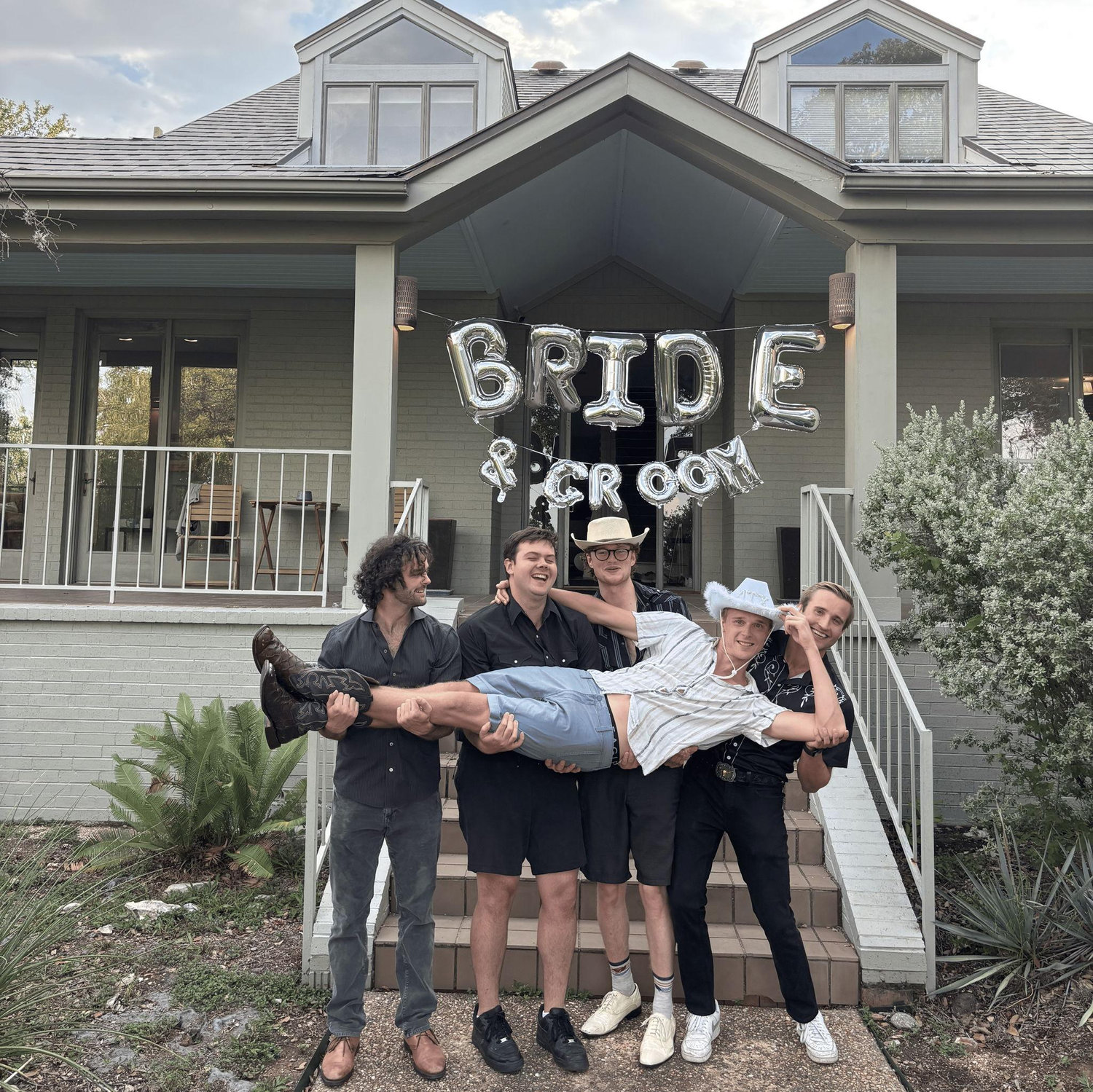 Introducing the Groomsman!