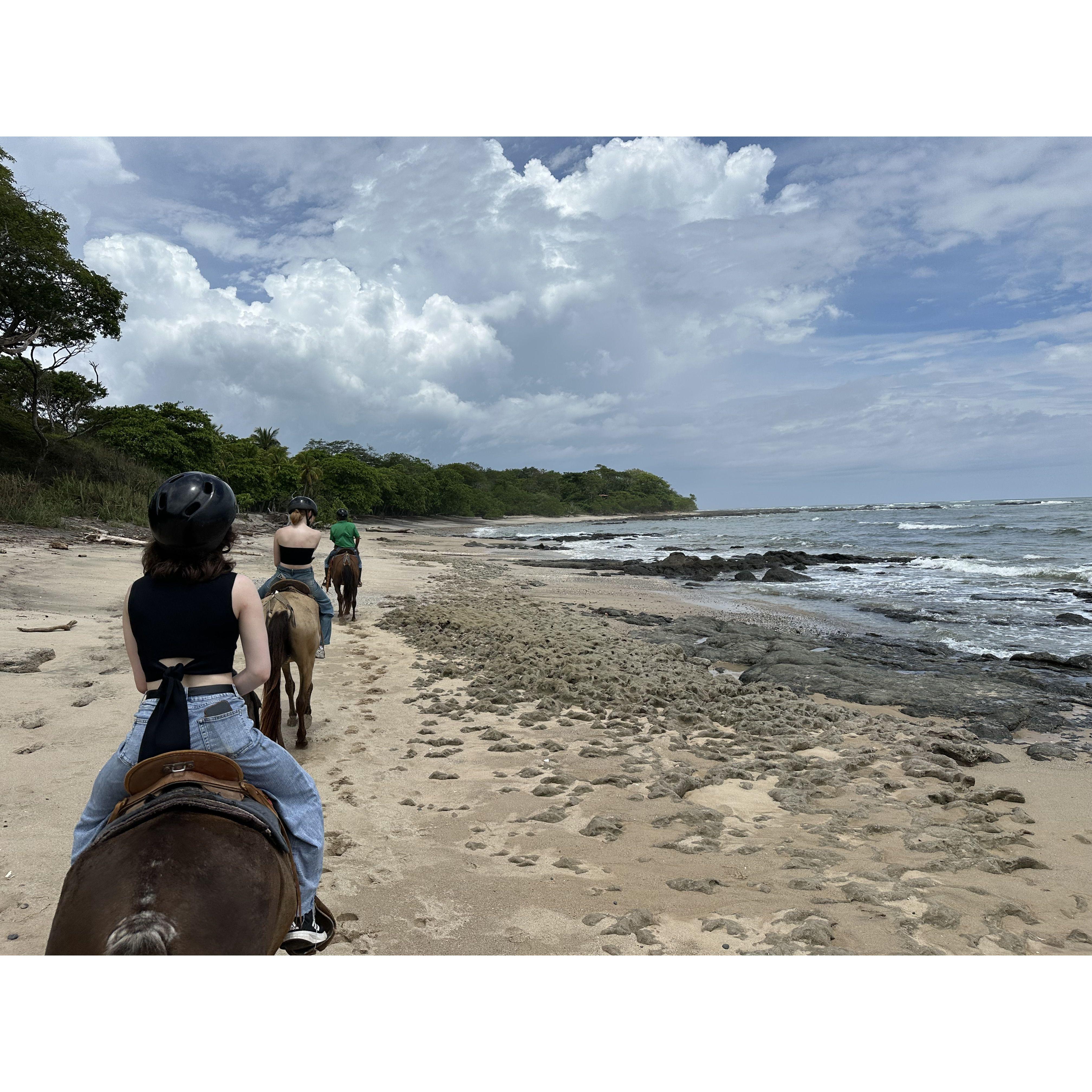 Jungle and beach horseback rides in Costa Rica