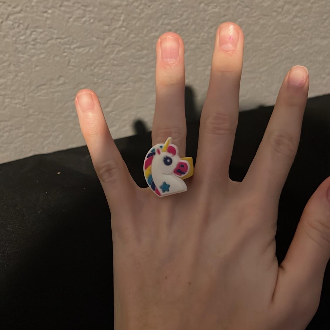 and he proposed with a unicorn ring🕺