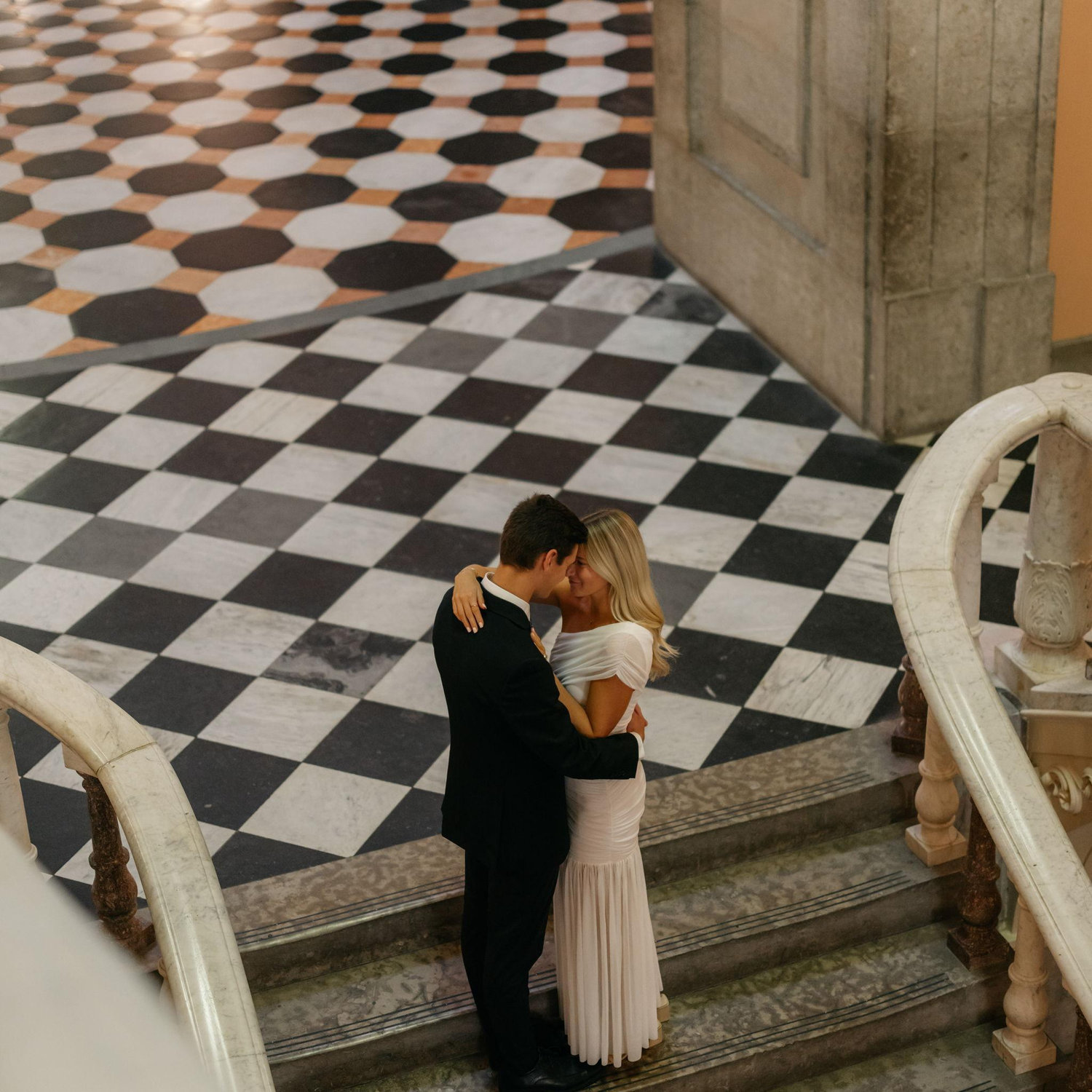 Engagement pictures at the State House