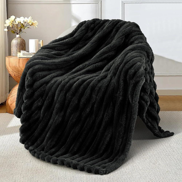 Exclusivo Mezcla Fleece Throw Blanket for Couch, Super Soft Striped Jacquard Bed Blanket, Lightweight Fuzzy Cozy for All Seasons, 50x60 Inches, Black