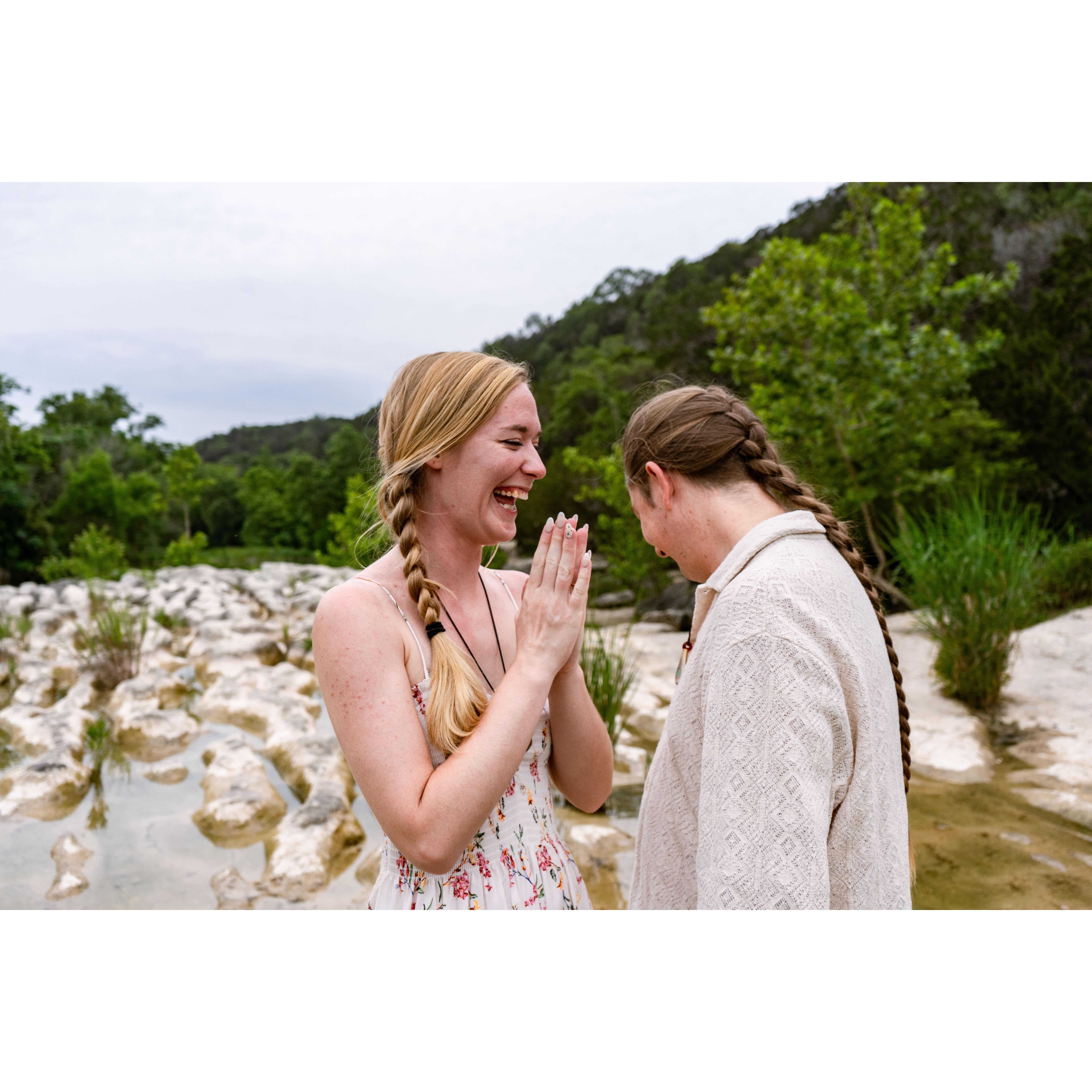 Happy hands = in love