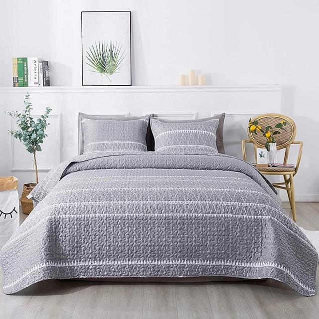 Andency Grey Quilt Set California King (108x96 Inch), 3 Pieces(1 Striped Triangle Pattern Quilt and 2 Pillowcases), Bohemian Reversible Bedspread Microfiber Coverlet Sets All-Season
