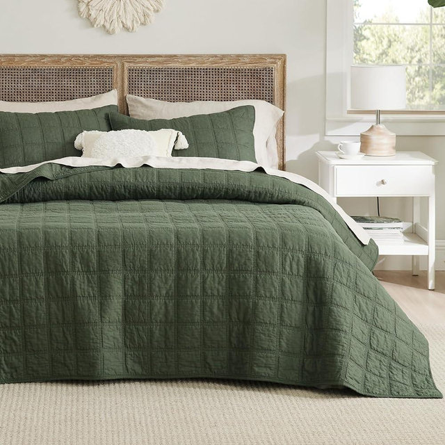 Bedsure 100% Cotton Quilt, King Size Bedspread, Lightweight Soft Bed Coverlet, 3-Piece Cozy Stitching Quilt Set with 2 Pillow Shams in Geometric Pattern for All Season, 106x96 inches, Olive Green