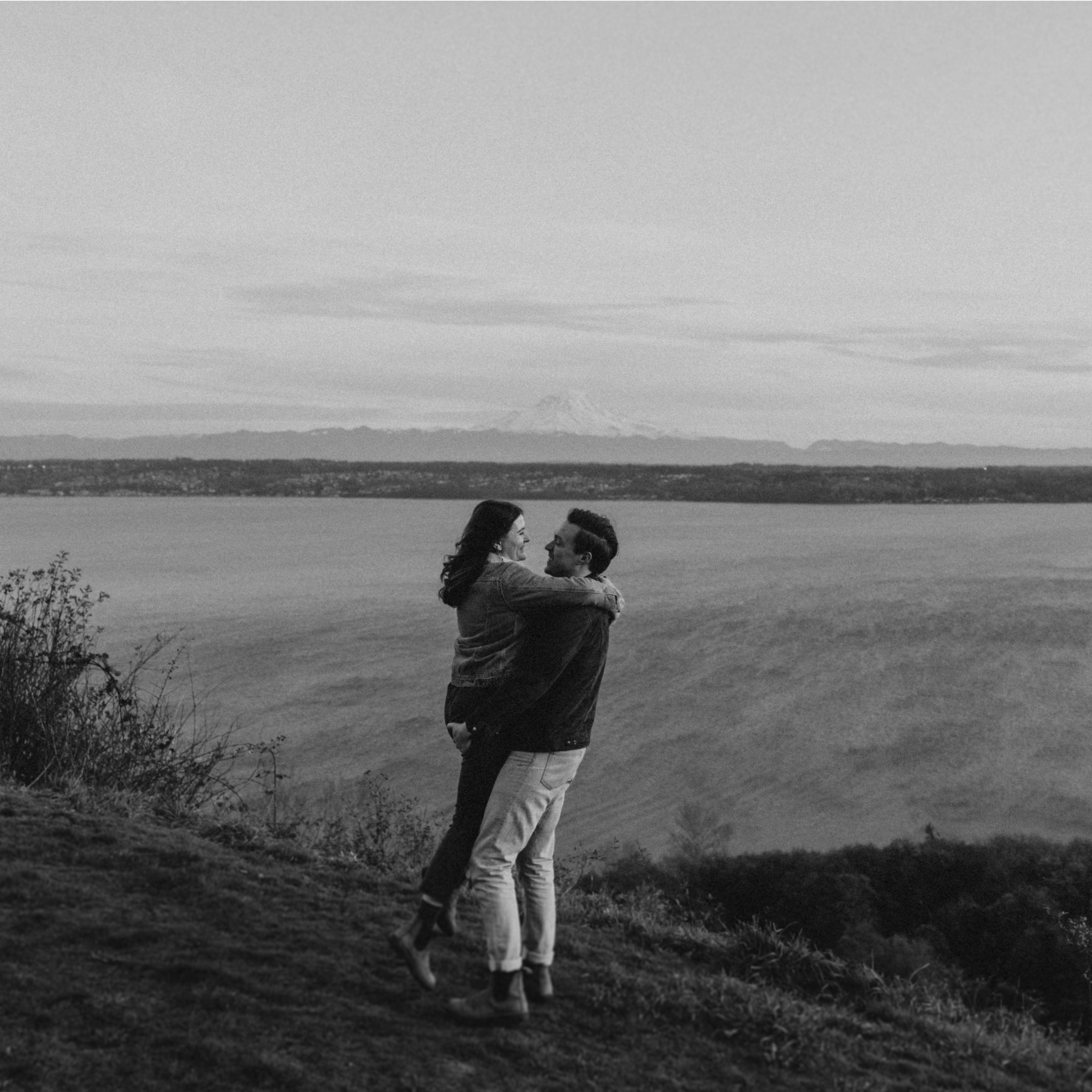 Engagement photos by In the Alpenglow on Vashon Island outside of Tacoma, Wahington in the fall of 2023.