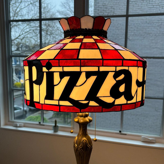 Vintage Pizza Hut Lamp -- Tiffany Style Desk Light -- BRAND NEW + Free shipping!