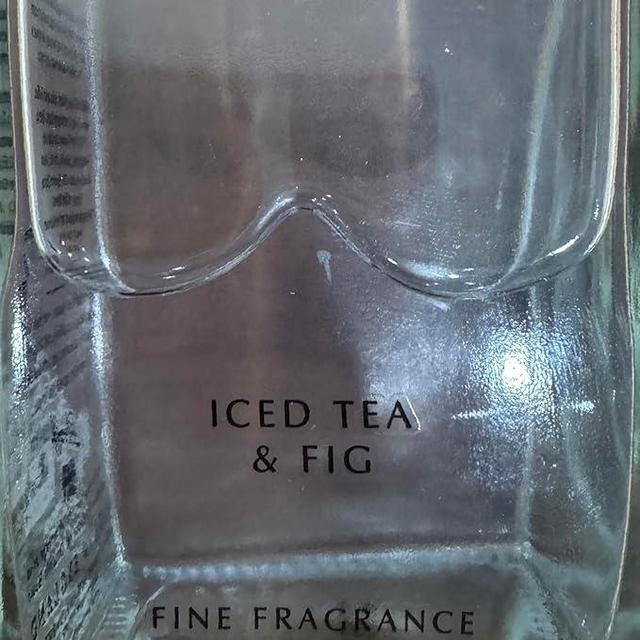 Iced Tea & Fig Fine Fragrance Bath Soak 16.9 fl oz Glass Bottle A rich dry Floral Fragrance with Notes of ICED TEA, ROCK ROSE, FIG and Apricot, Osmanthus, Jasmin and white tea