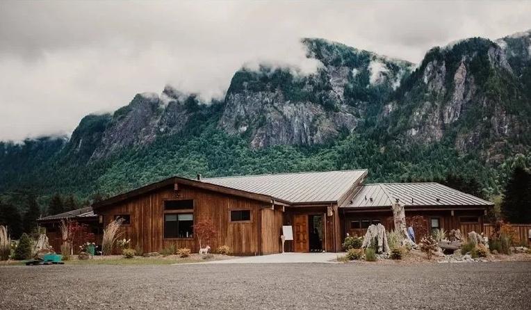 The Wedding Website of Mitch Cleeland and Lekha Asnani