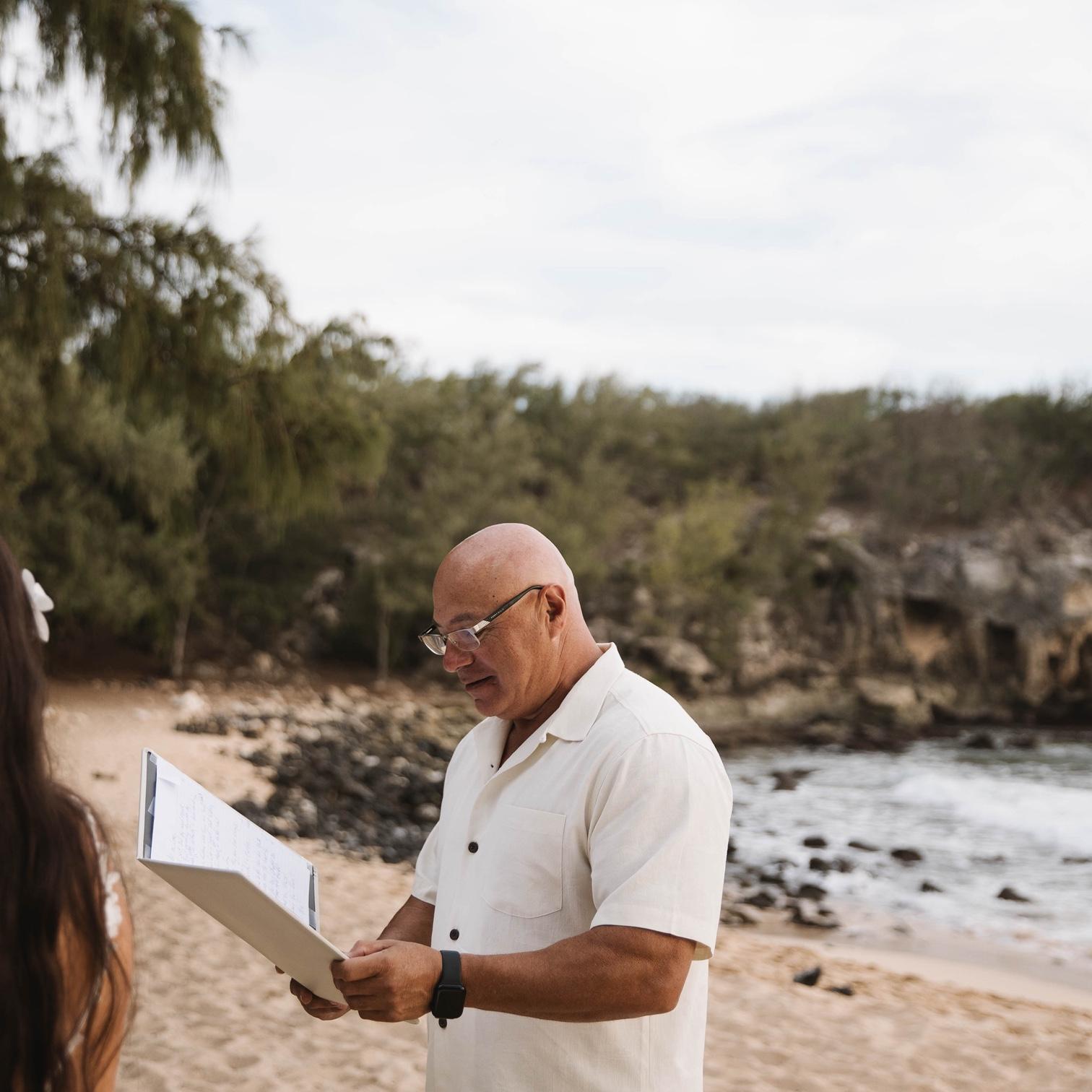 Cassie's dad performed the vow ceremony.
