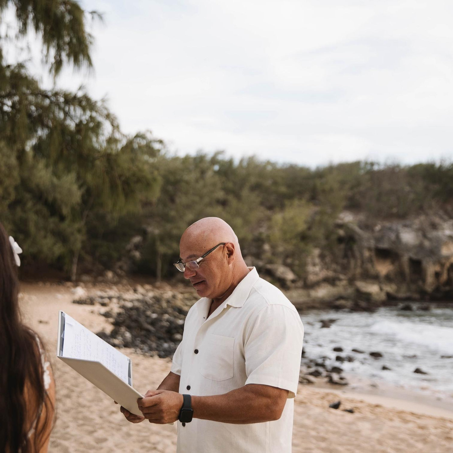 Cassie's dad performed the vow ceremony.