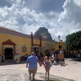 Exploring the Town / Explorando el pueblo