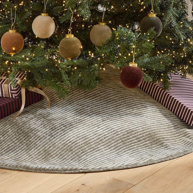 Corded Bias Velvet Tree Skirt Elm