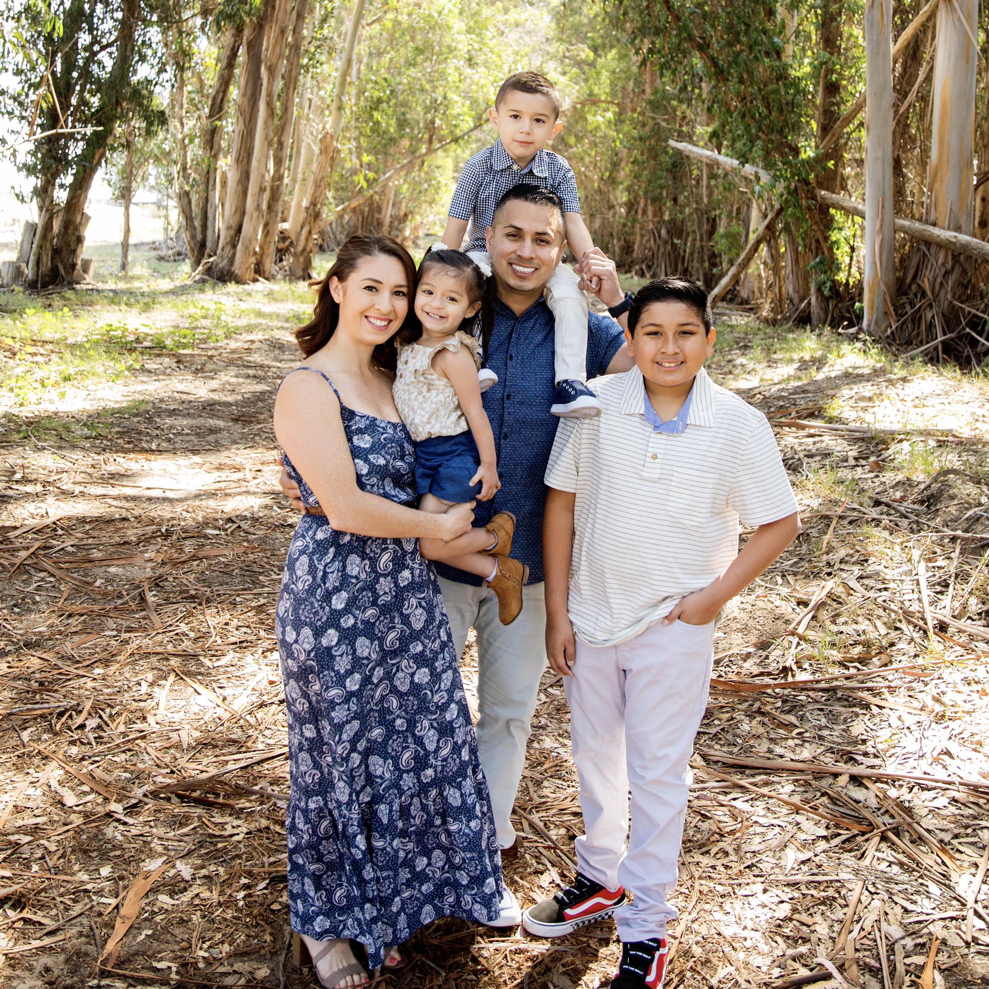 Meet The Briseno family 🤍
Luis, Bernadette, Xavi, Dominic & Arianna
