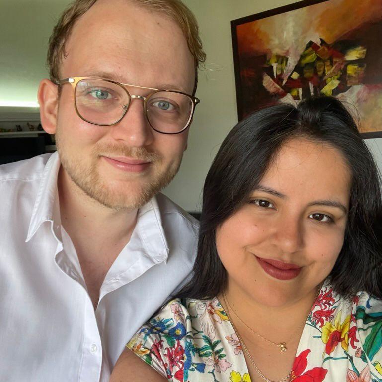 Poco después de comprometernos fuimos a Lima: celebramos con la familia, hicimos una fiesta de paella y karaoke en San Borja y disfrutamos en Chocaya. Jonny consumió más carne que de costumbre.