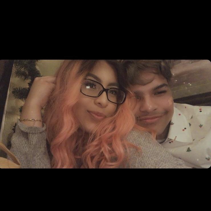 We had both decided to dye our hair together. / Aqui decidimos los dos pintarnos el pelo juntos .
