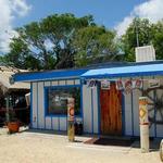 Shipwrecks Bar & Grill